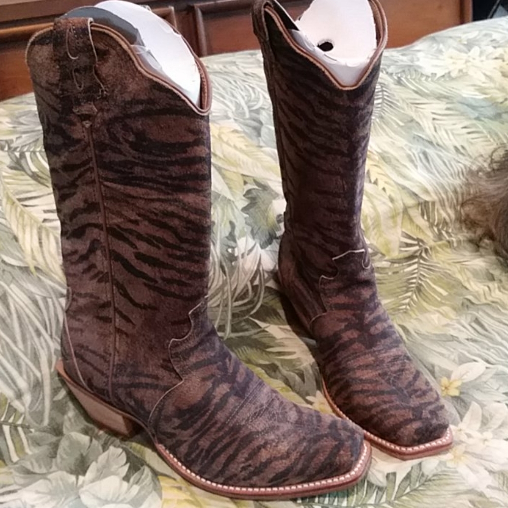 NWOT TWISTED X leather boots Size 9B